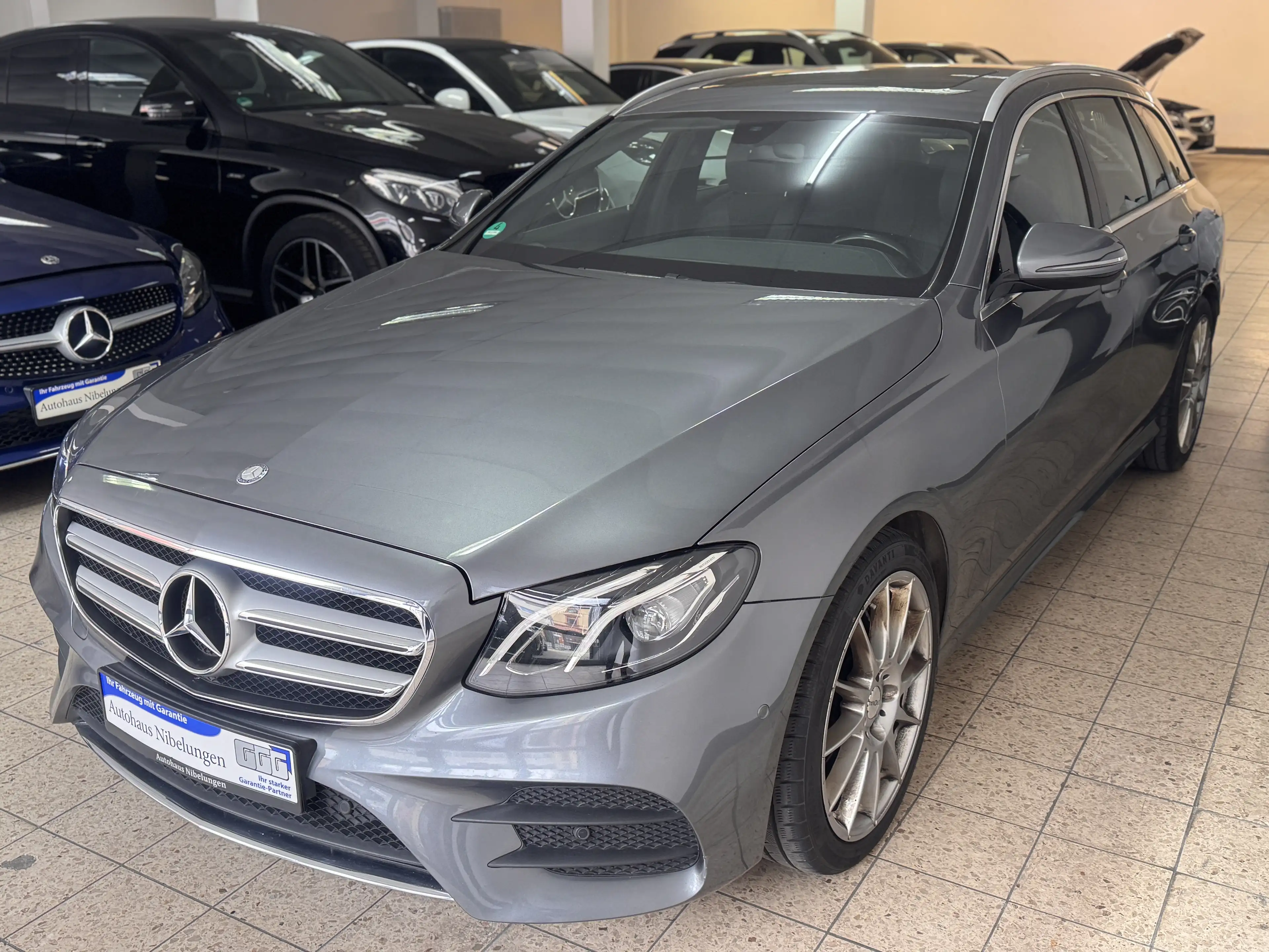 Mercedes-Benz E 250 T AMG Line *Leder*LED*Navi*SHZ*19 Zoll AMG Felgen — photo 4