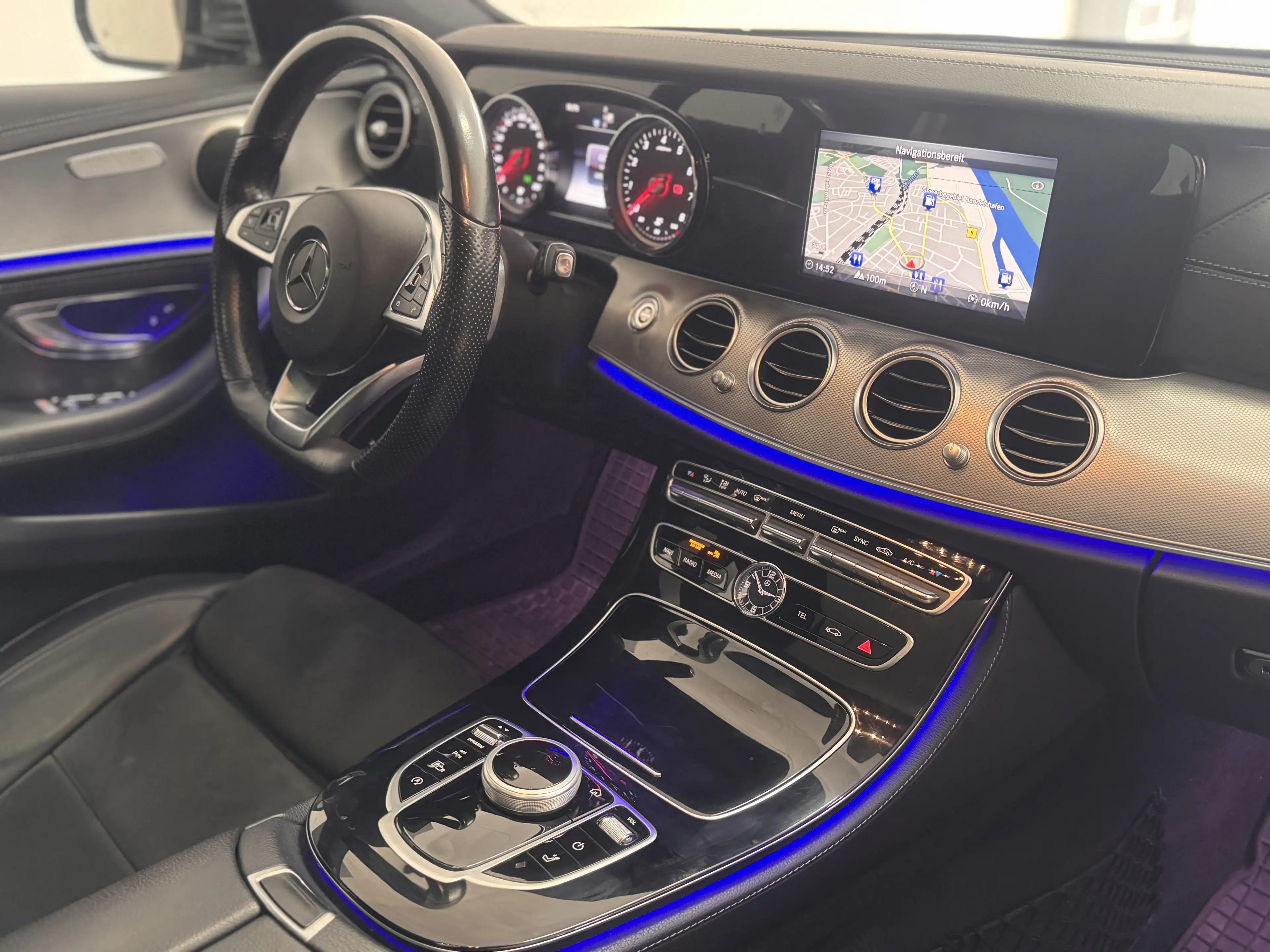 Mercedes-Benz E 250 T AMG Line *Leder*LED*Navi*SHZ*19 Zoll AMG Felgen — photo 13