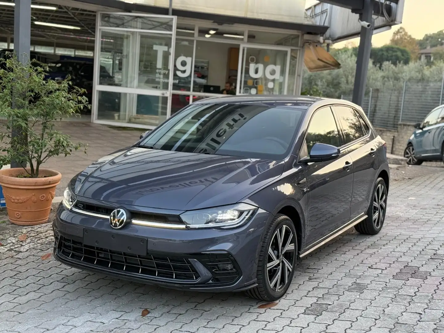 Volkswagen Polo 1.0 TSI 95cv R-LINE Grau - 1