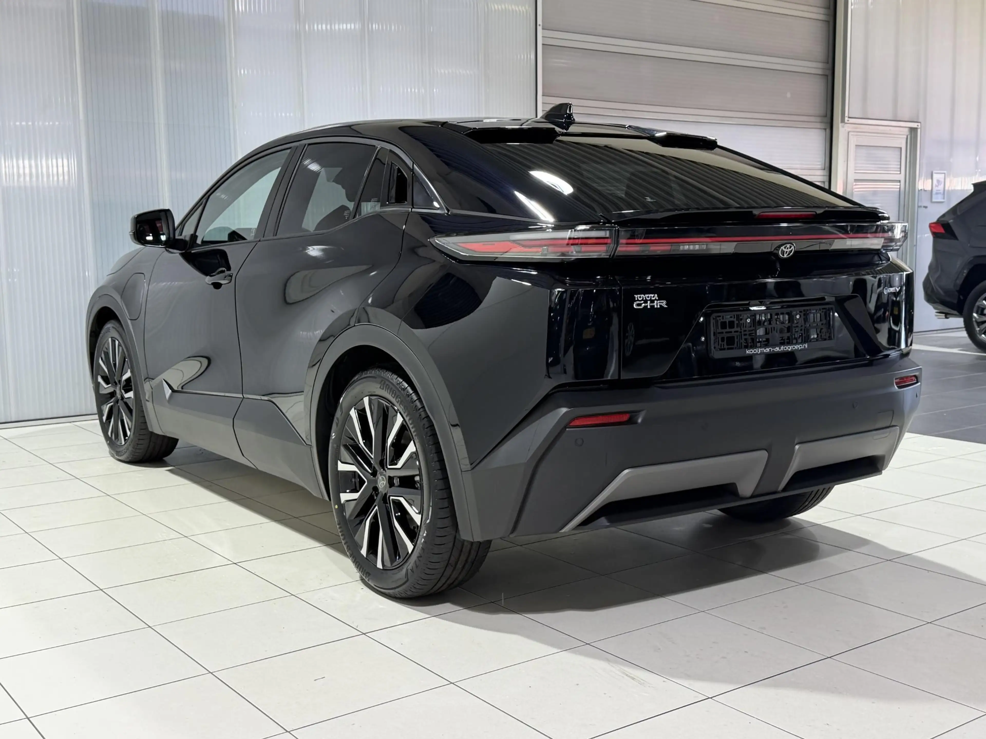 Toyota C-HR+ First Edition 77 kWh | VOORRAAD | 20" WIELEN | €2. — photo 15