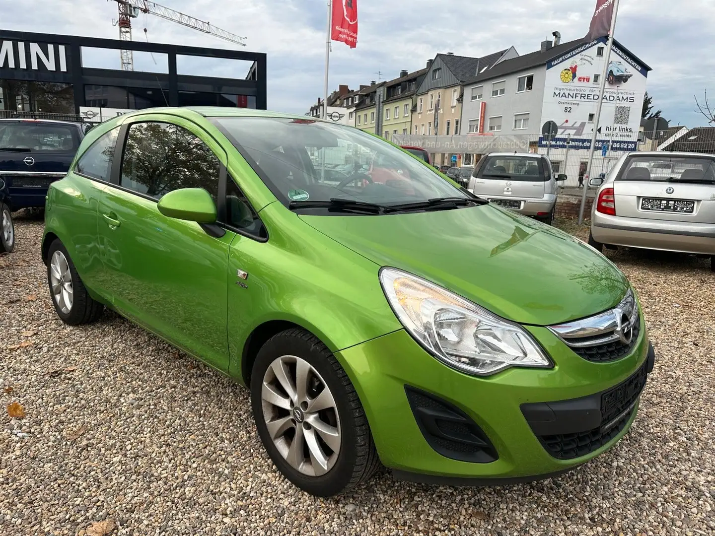 Opel Corsa D 1,2 Active Grün - 1