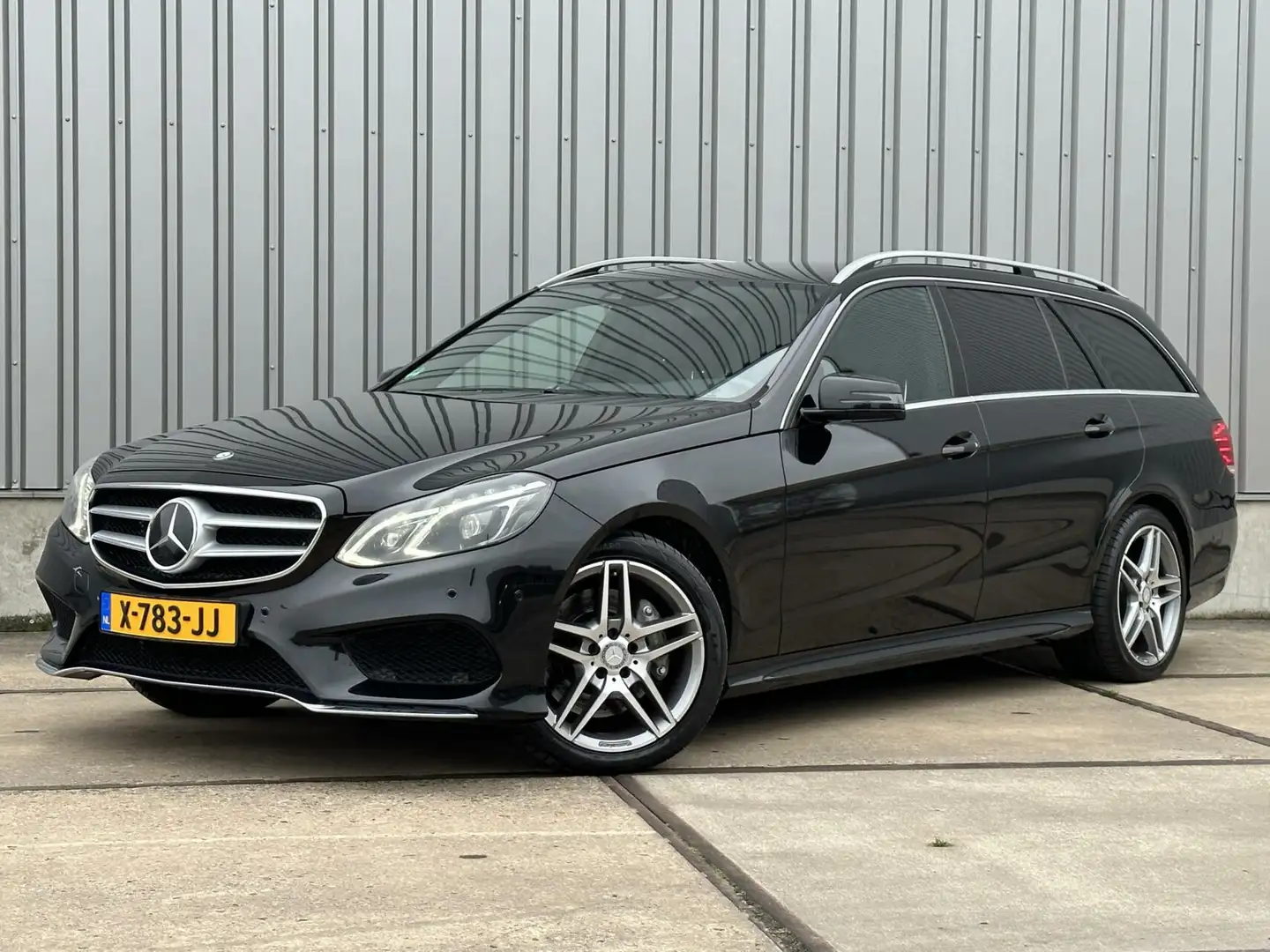 Mercedes-Benz E 400 Estate AMG-Pakket - Luchtvering - Led - Adaptief - Fekete - 1