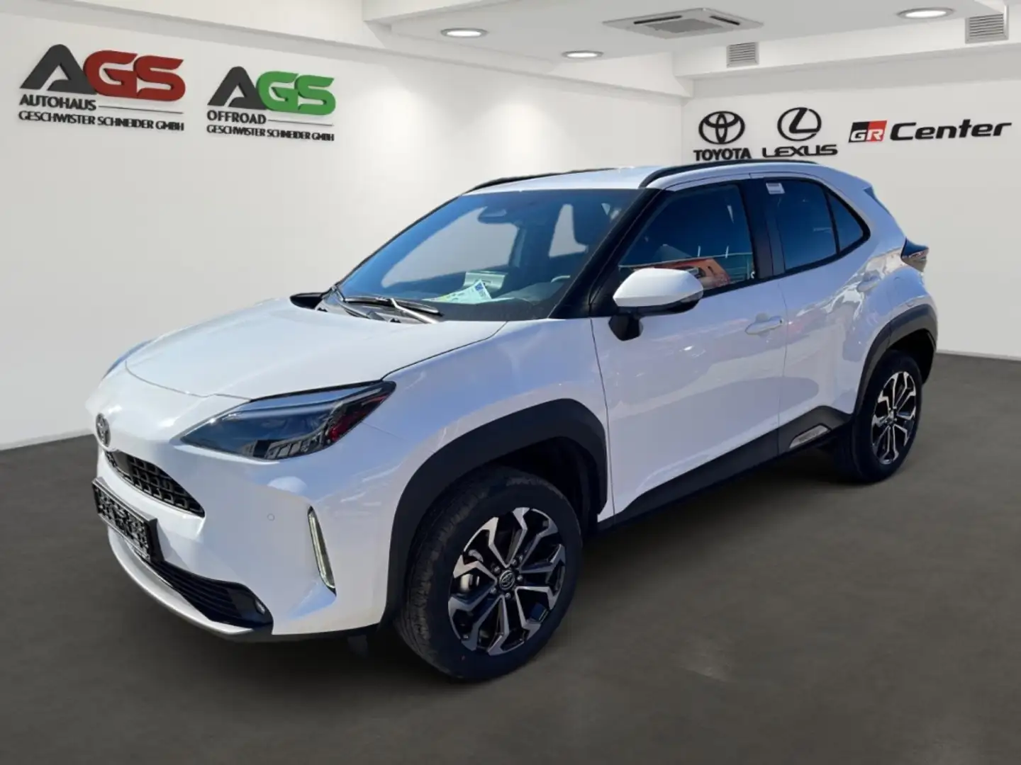 Toyota Yaris Cross 1,5l Teamplayer 4x2 Hybrid Safety + Winter Wit - 1