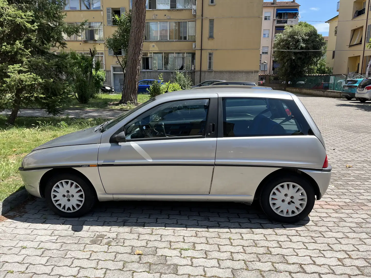 Lancia Ypsilon Gris - 1
