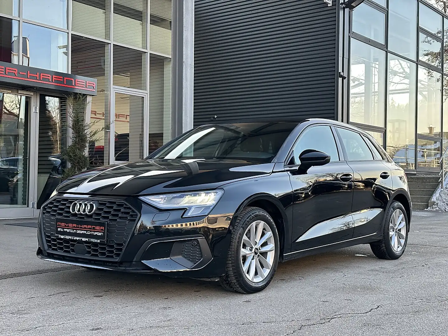 Audi A3 SB 30 TFSI S-tronic / Navi / Virtual Cockpit / SZH Schwarz - 2