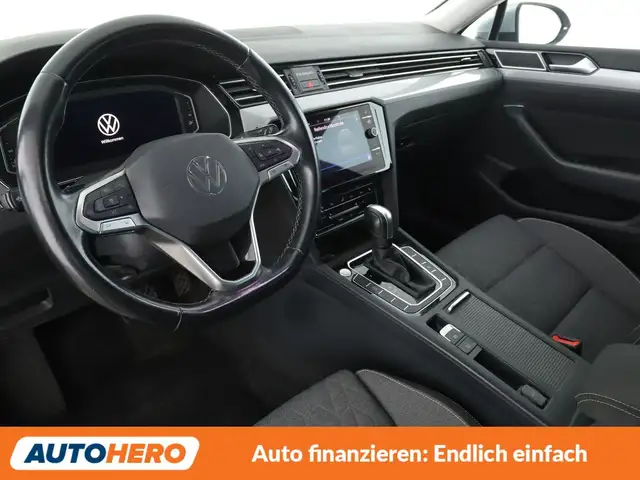 Volkswagen Passat view 11
