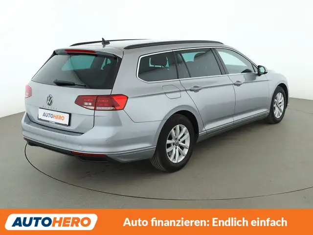 Volkswagen Passat view 6