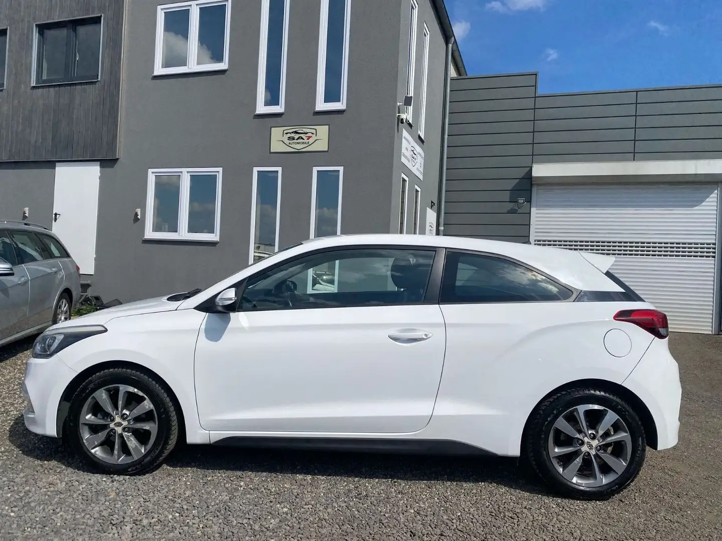 Hyundai i20 Coupe Trend*2.Hand*Style*TüvNeu*SHZ* Wit - 1
