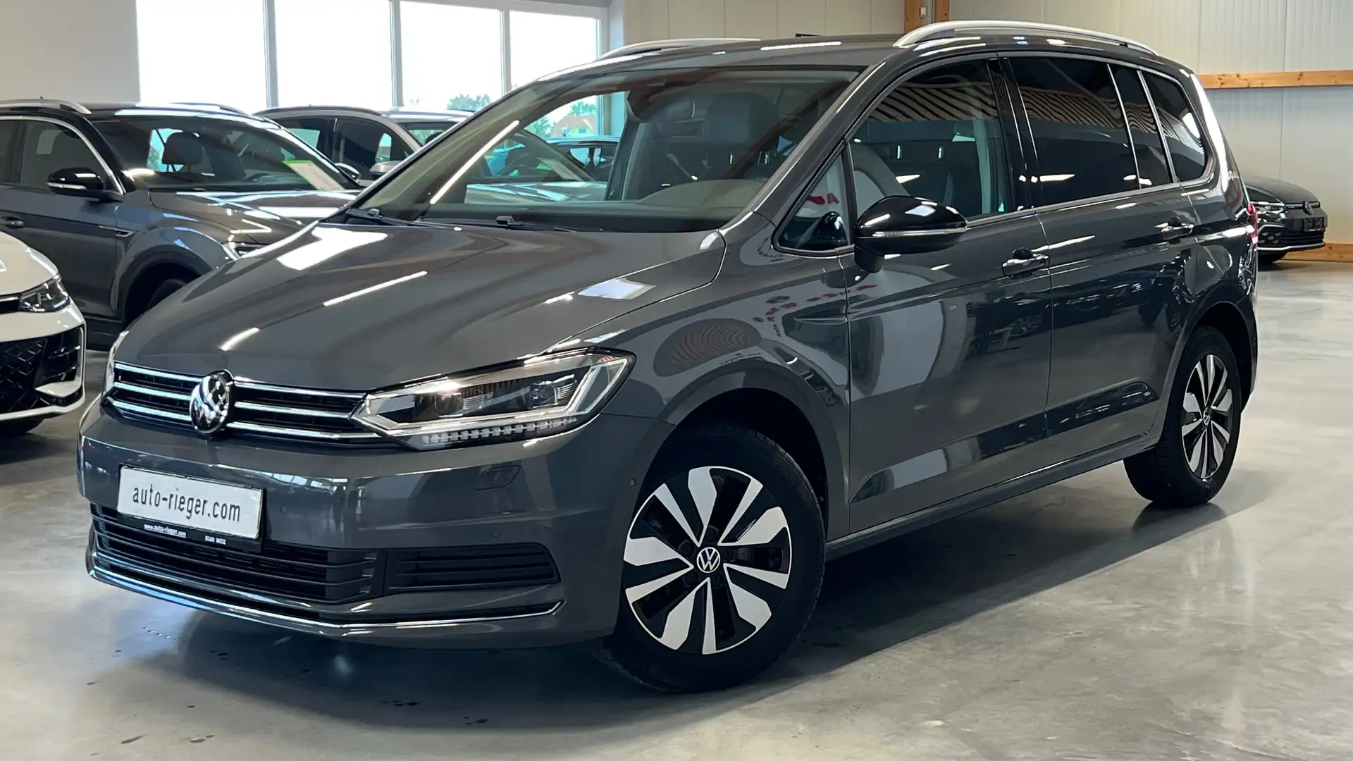 Volkswagen Touran Comfortline 2,0 TDI DSG Goal ACC, IQ-LED, AHK Grau - 2