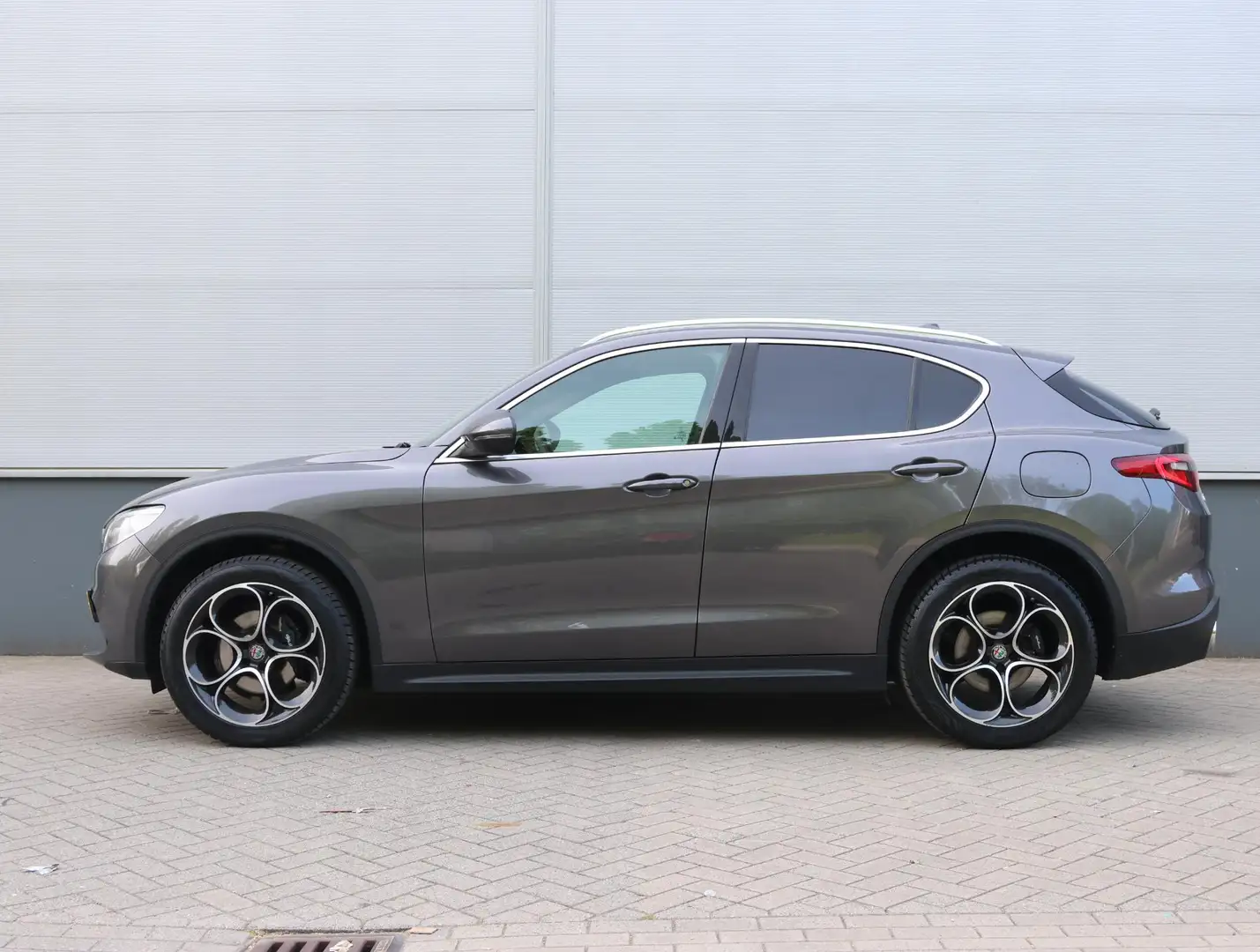 Alfa Romeo Stelvio 2.0 280pk AWD B-Tech | Lederen bekleding | Bi-Xeno Grijs - 2