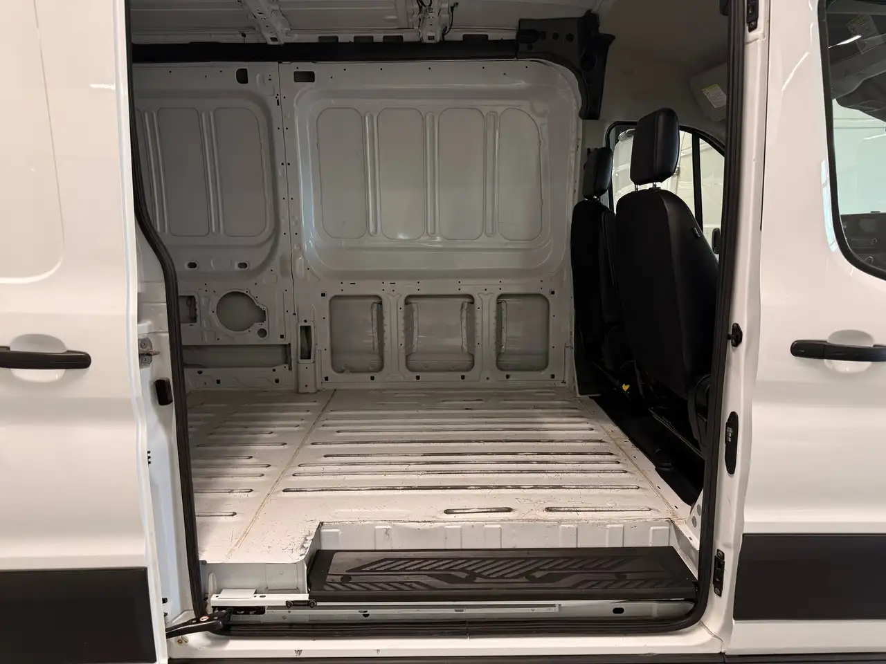 Ford Transit Cargo Van снимка Ford Transit Cargo Van