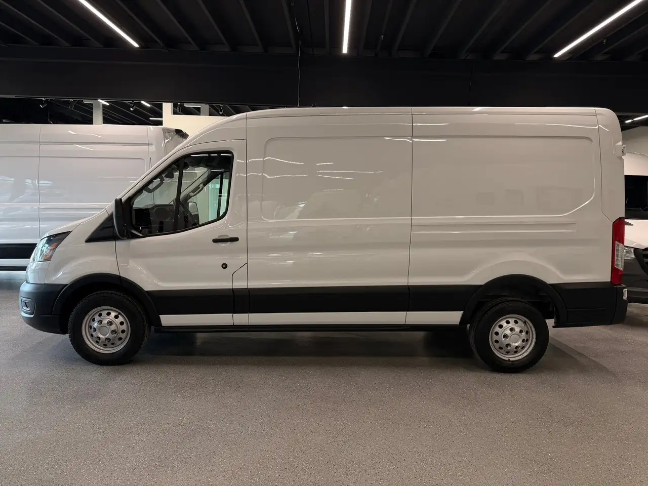 Ford Transit Cargo Van снимка Ford Transit Cargo Van