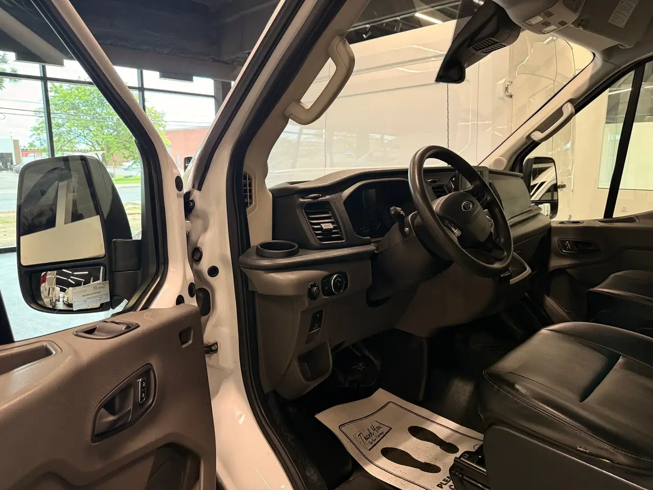 Ford Transit Cargo Van снимка Ford Transit Cargo Van