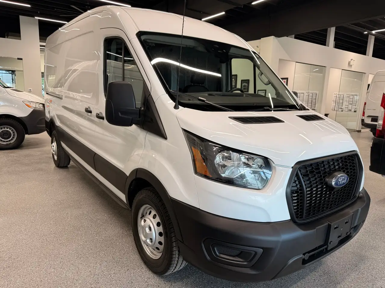 Ford Transit Cargo Van снимка Ford Transit Cargo Van