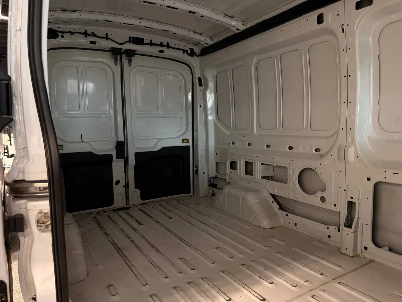 Ford Transit Cargo Van снимка Ford Transit Cargo Van