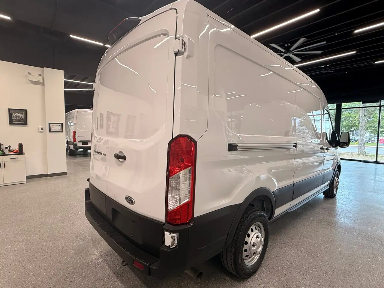 Ford Transit Cargo Van снимка Ford Transit Cargo Van