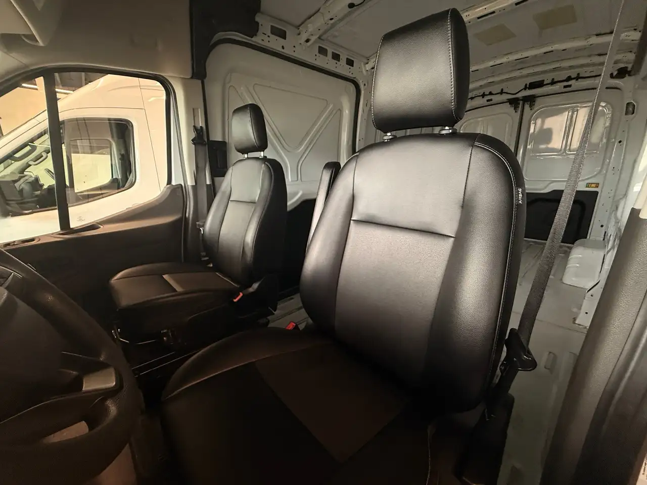 Ford Transit Cargo Van снимка Ford Transit Cargo Van