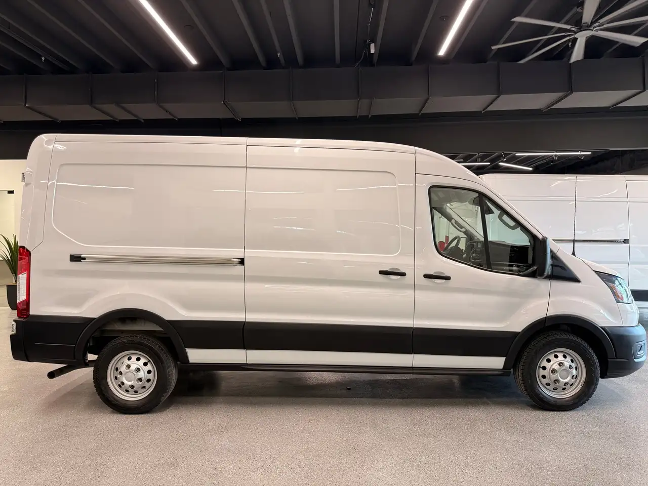 Ford Transit Cargo Van снимка Ford Transit Cargo Van