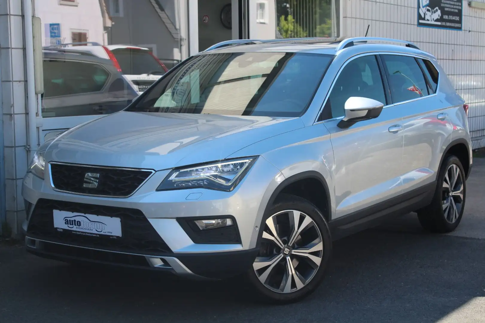 SEAT Ateca 1.4 TSI Xcellence LED*Panorama*Keyless*ACC Silber - 2
