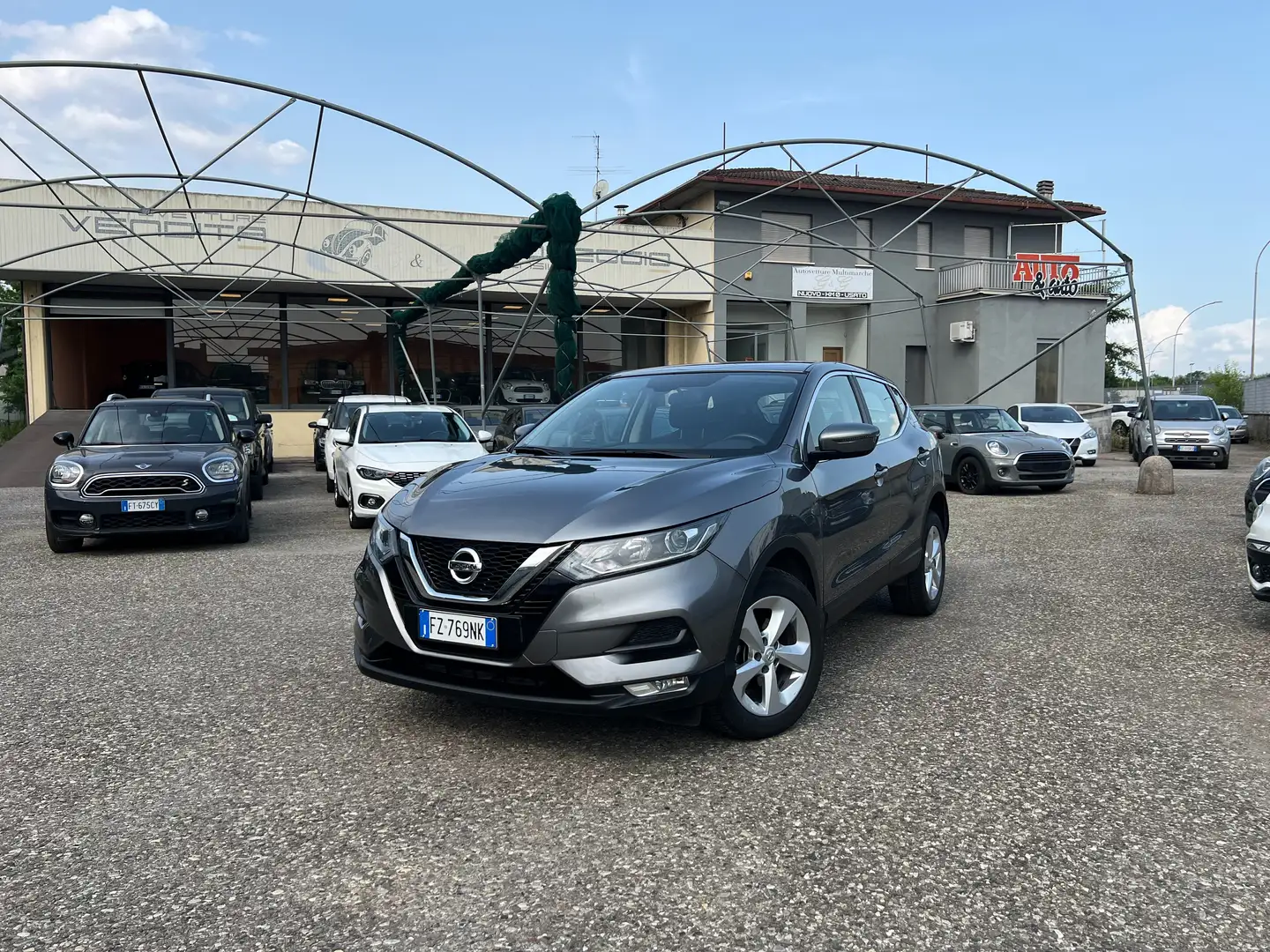 Nissan Qashqai Qashqai 1.5 dci Business 115cv dct Gris - 1