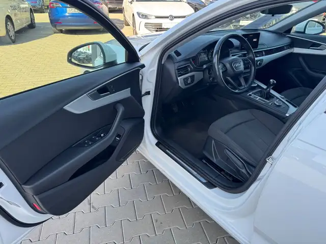 Audi A4 view 8