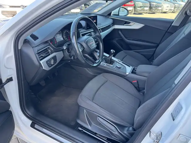 Audi A4 view 9