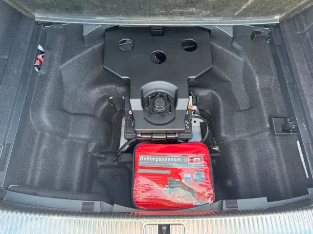 Audi A4 view 24