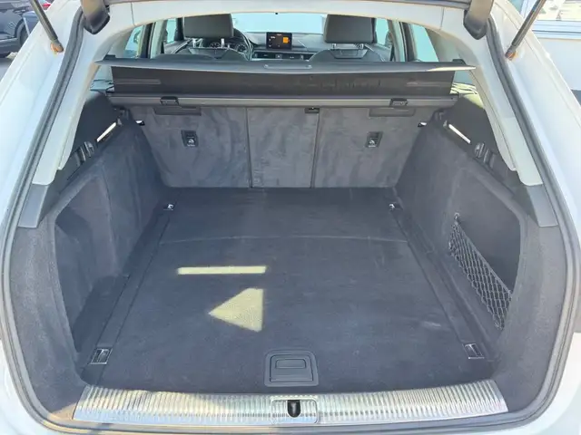 Audi A4 view 23