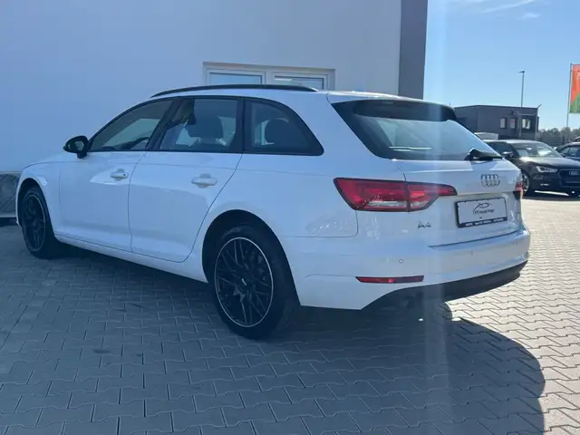 Audi A4 view 5