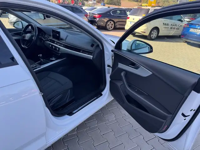 Audi A4 view 15
