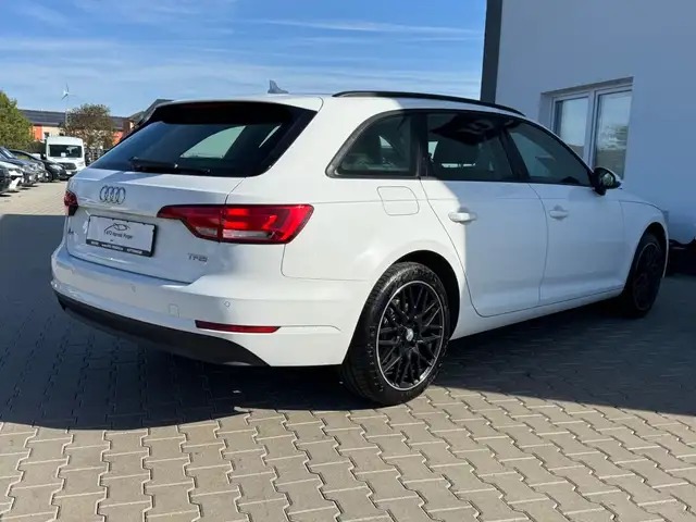 Audi A4 view 6