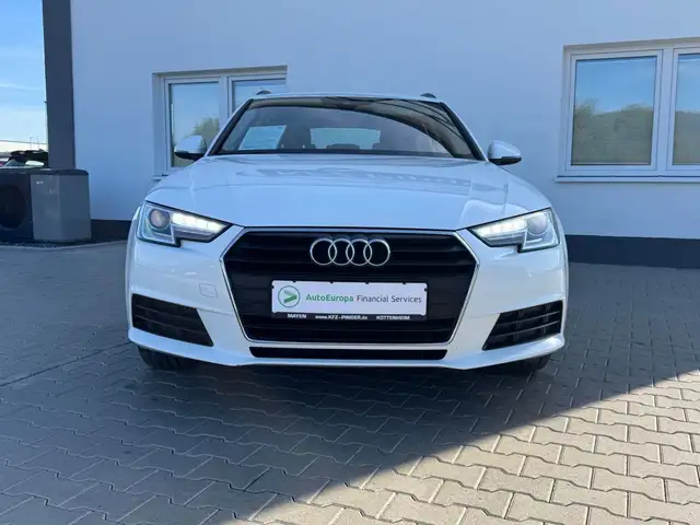 Audi A4 view 4