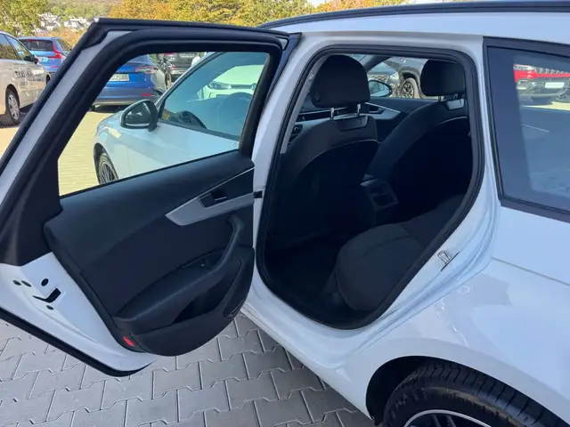 Audi A4 view 19