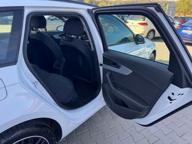 Audi A4 view 21