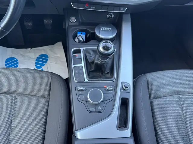 Audi A4 view 14
