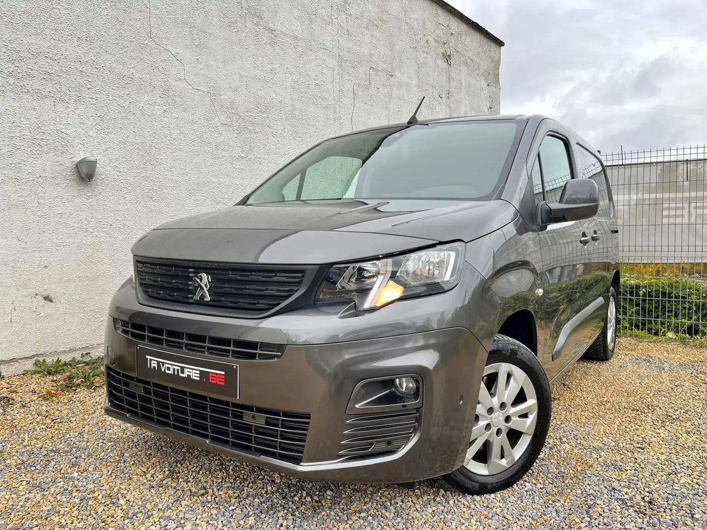 Peugeot Partner 1.2 PureTech Asphalt TVA/NAV/CARPLAY/CAMERA/ACC Gris - 2