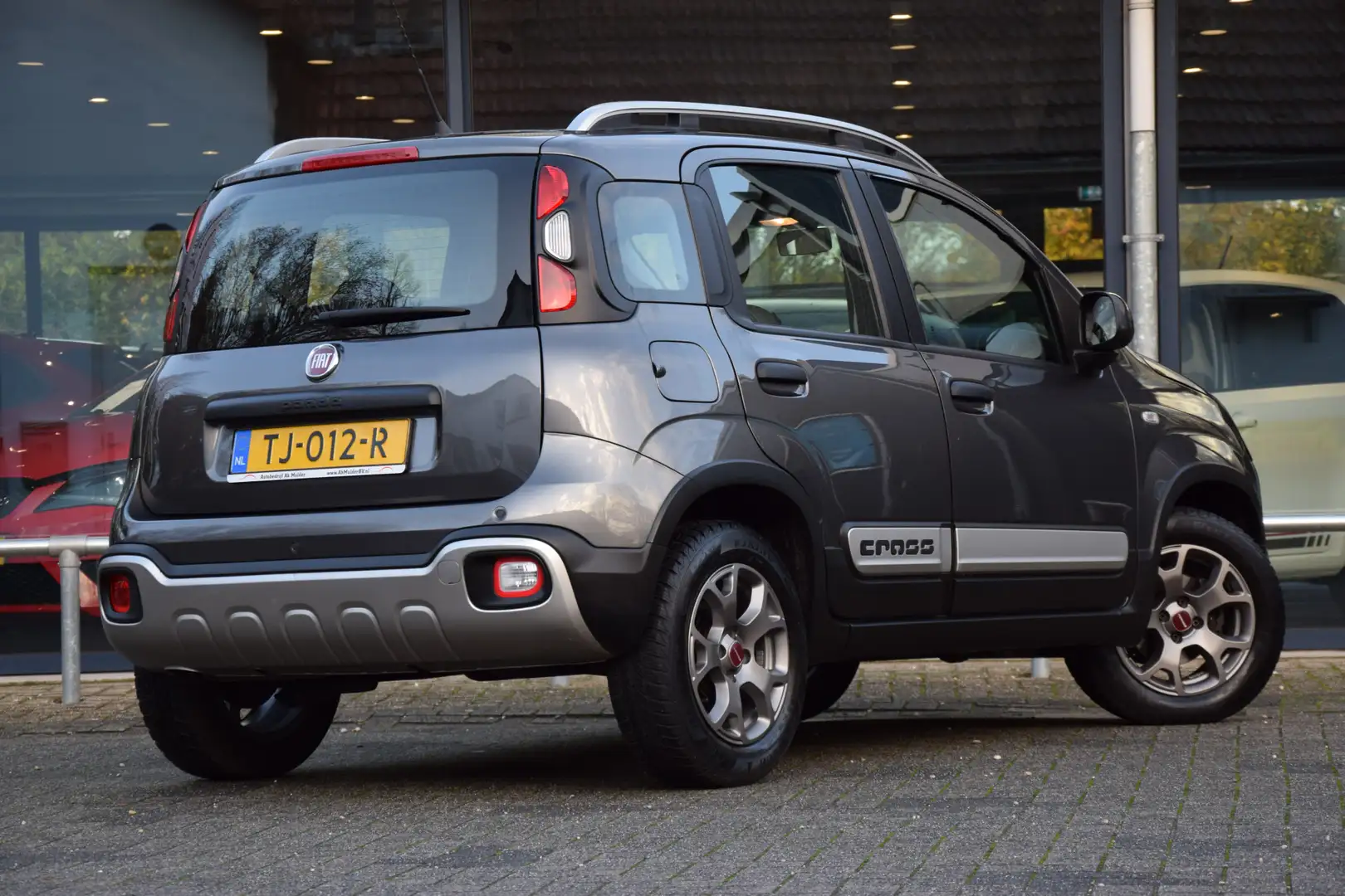 Fiat Panda 1.2 70PK City Cross | BOVAG Garantie | NL-Auto | C Grijs - 2