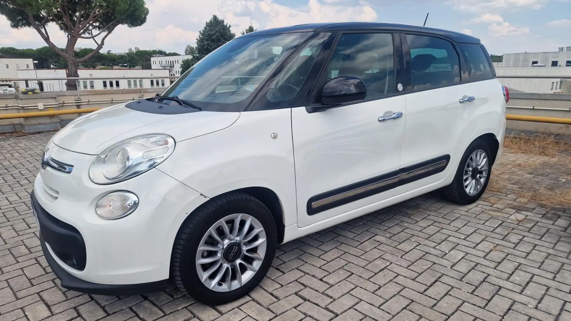 Fiat 500L Living 1.6 mjt Lounge 105cv 7 posti - 1