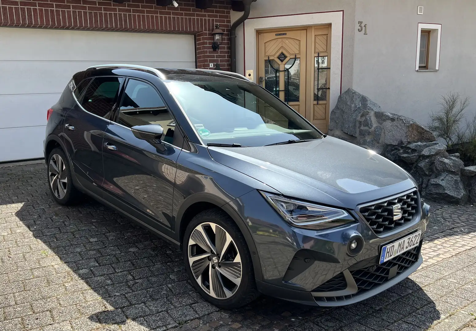 SEAT Arona 1.0 TGI FR Fast Lane Grau - 2