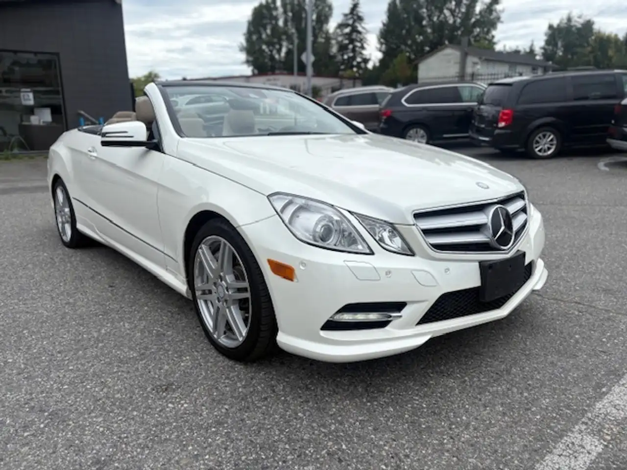 Mercedes-Benz E-Class photo Mercedes-Benz E-Class