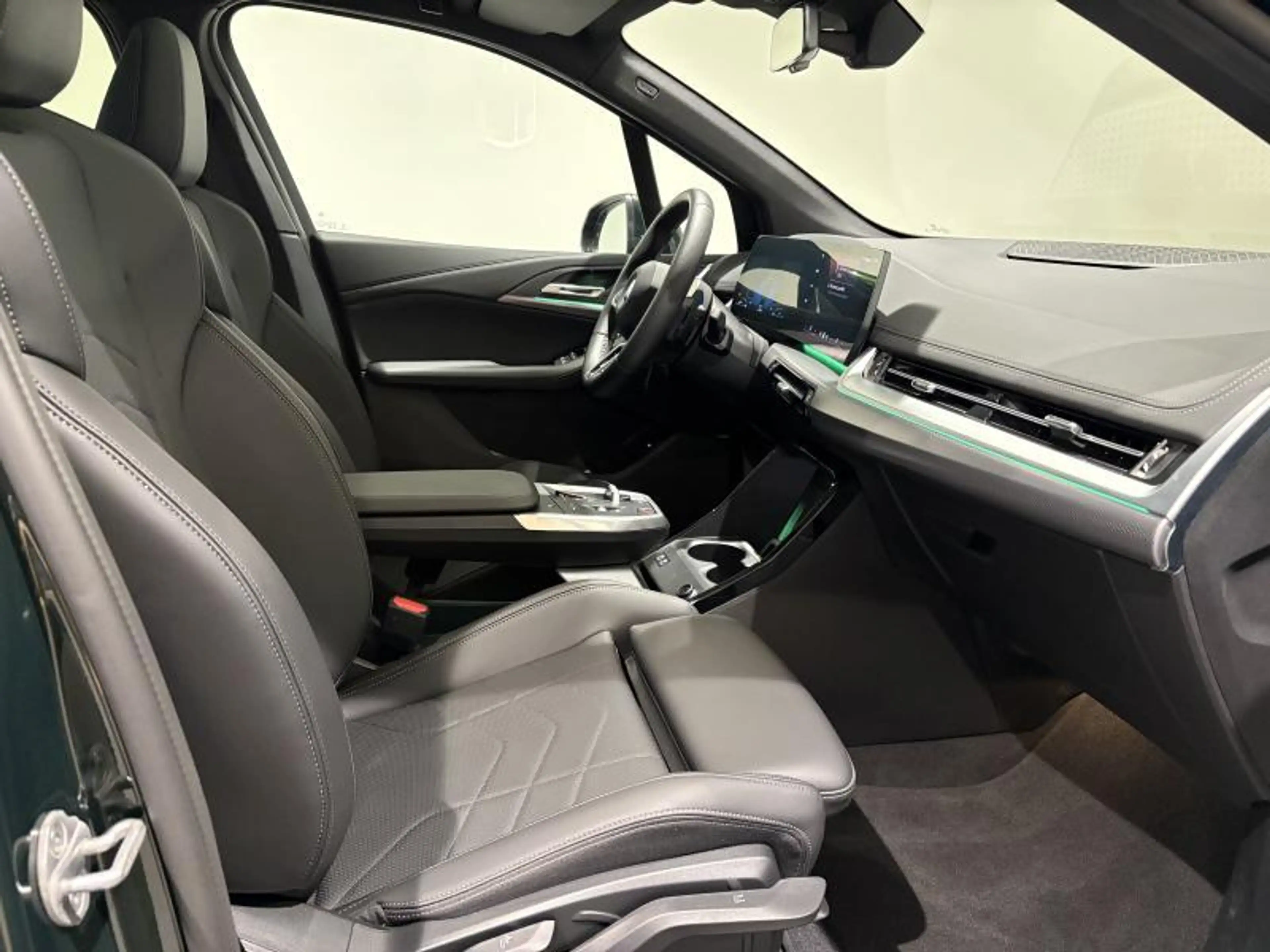 BMW 225 xDrive Active Tourer — photo 14