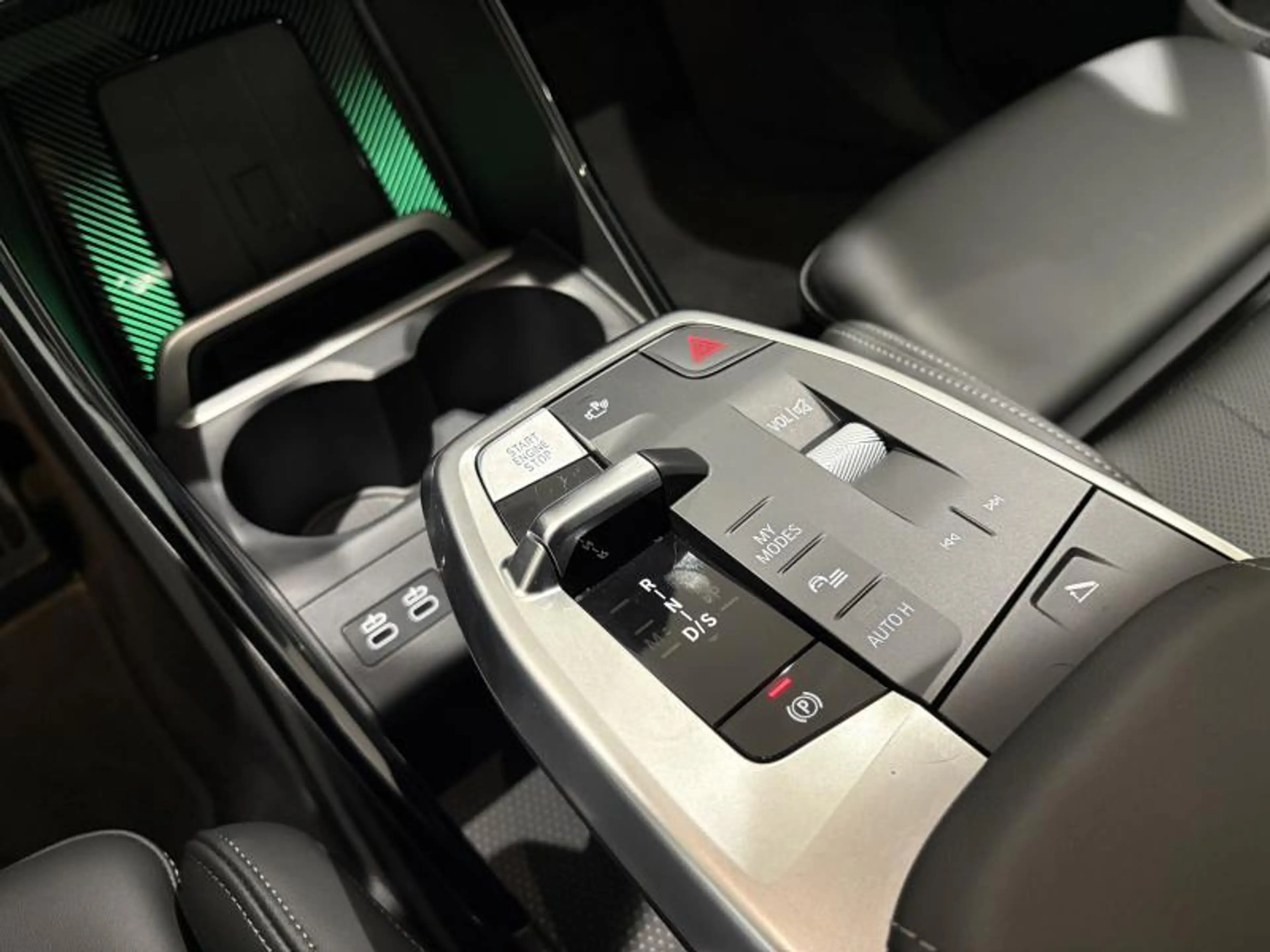 BMW 225 xDrive Active Tourer — photo 13