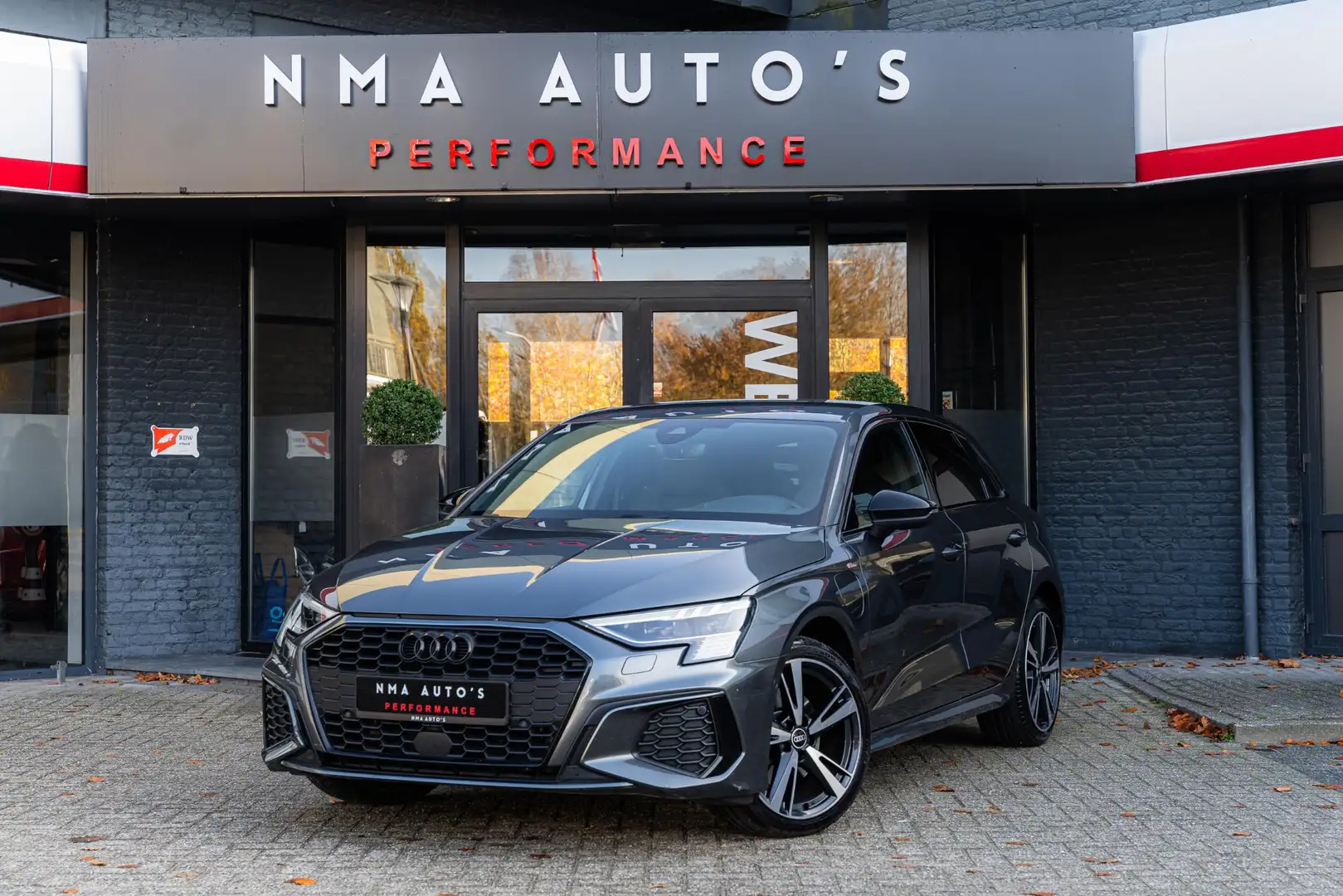 Audi A3 Sportback 40 TFSI e Business edition 2X S-line / A Gris - 1
