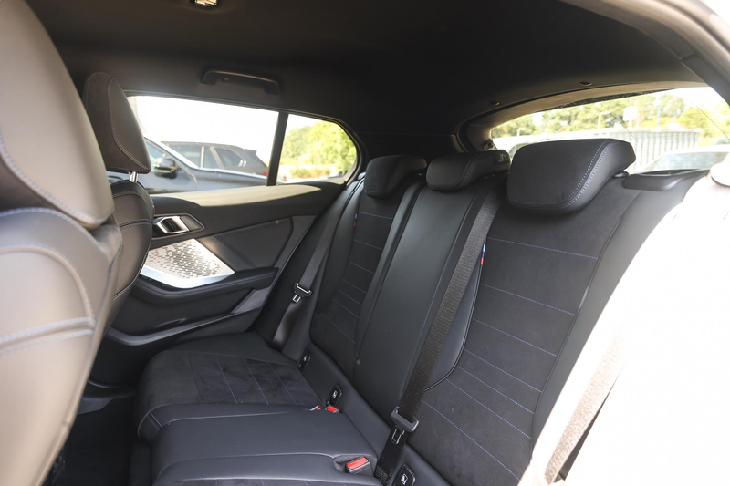 BMW 120 1 Serie M Sport Automaat / Sportstoelen / M Adapti — photo 11
