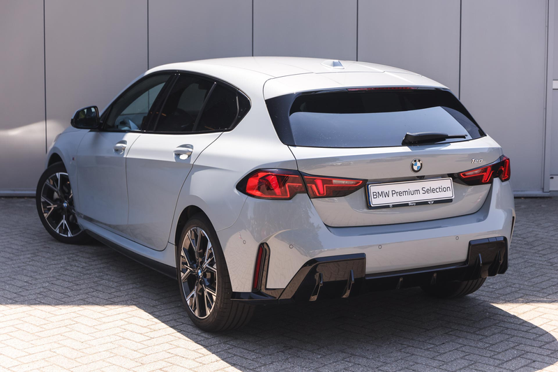 BMW 120 1 Serie M Sport Automaat / Sportstoelen / M Adapti — photo 2