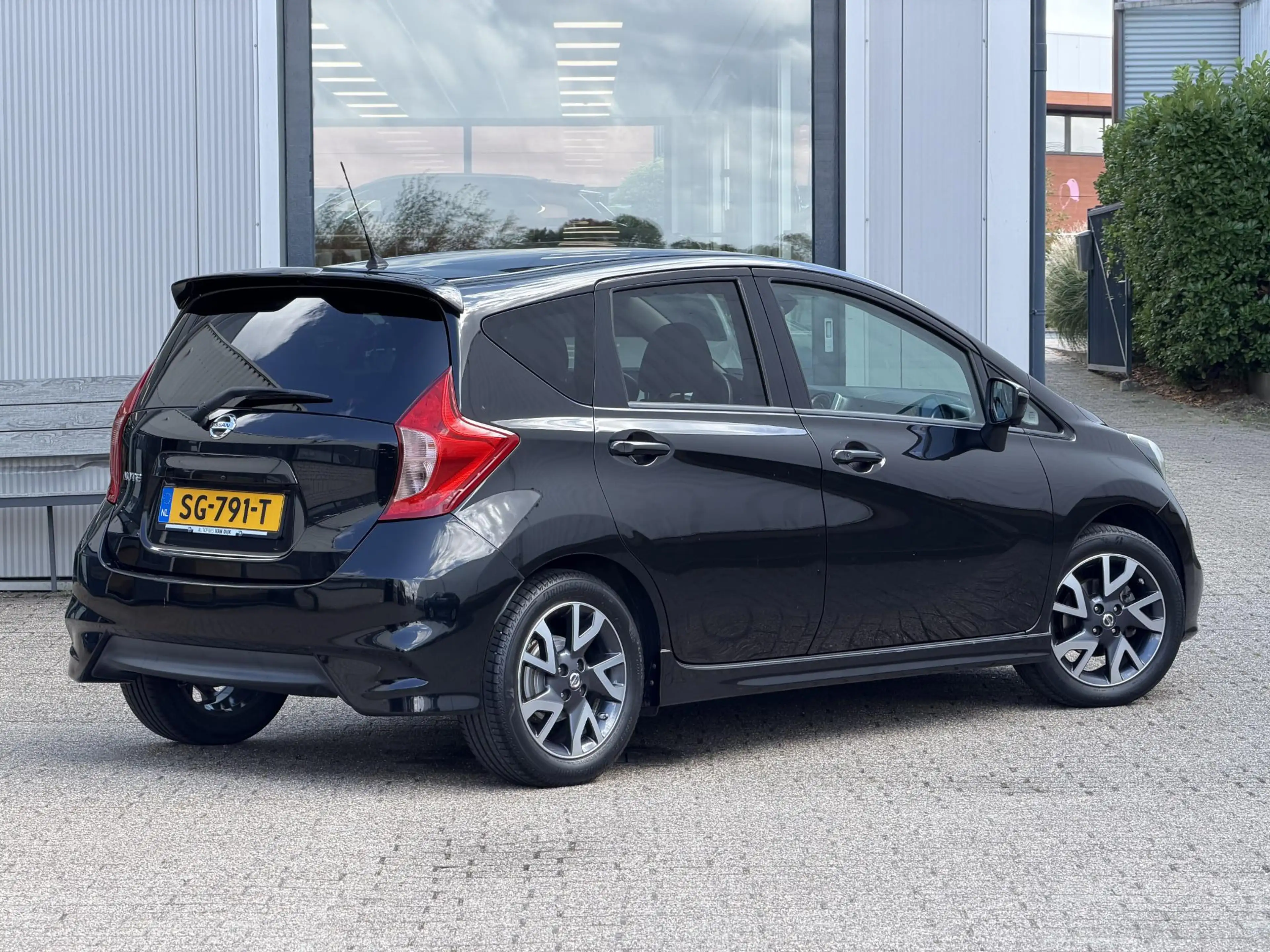 Nissan Note 1.2 Tekna | Dealer-Onderhouden/360° Camera/16-inch — photo 2