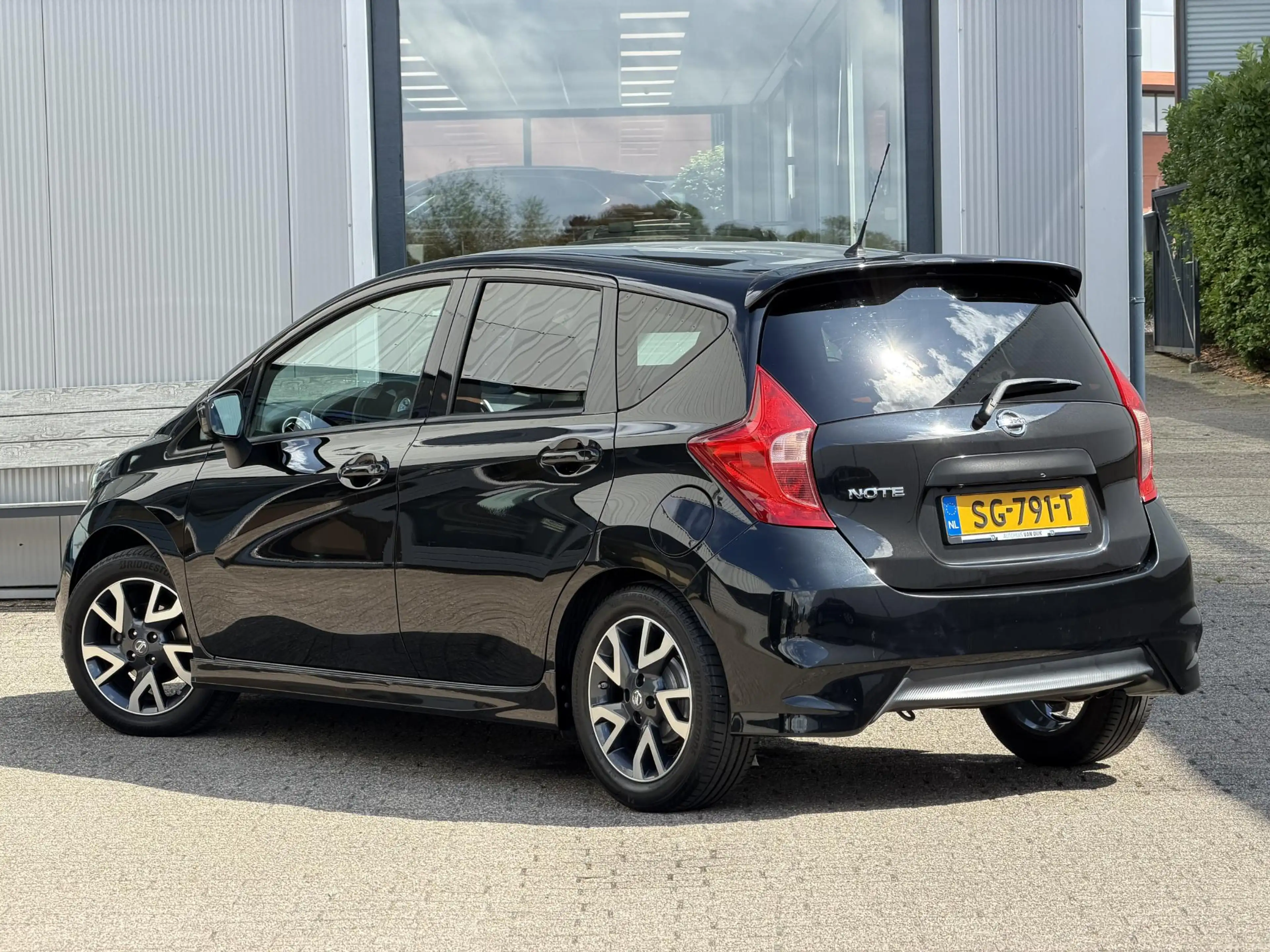 Nissan Note 1.2 Tekna | Dealer-Onderhouden/360° Camera/16-inch — photo 30