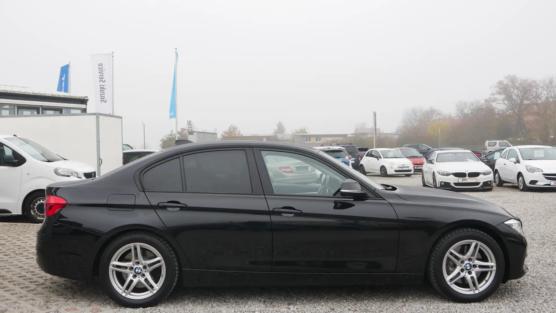 BMW 335 d xDrive Lim. 2. Hand LCI HUD H&K AHK Abstandstemp Schwarz - 2