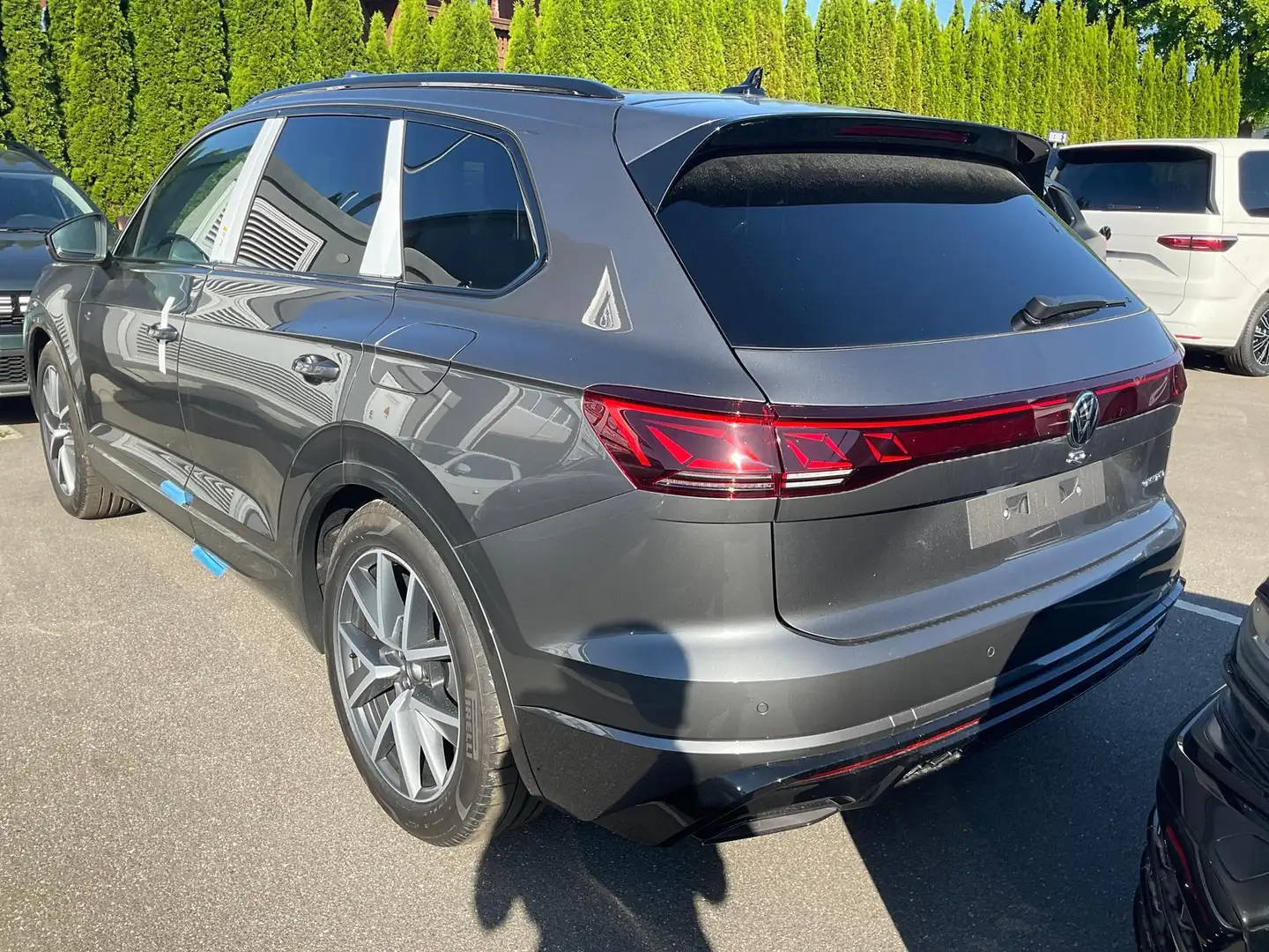 Volkswagen Touareg 3.0 TSI eHybrid 340 kW 4Motion R 4M, Pano, HuD,... Grijs - 2