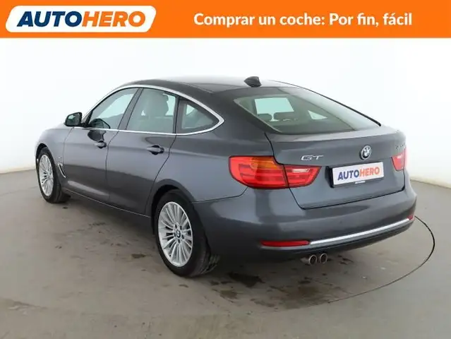 BMW 5 Series view 4
